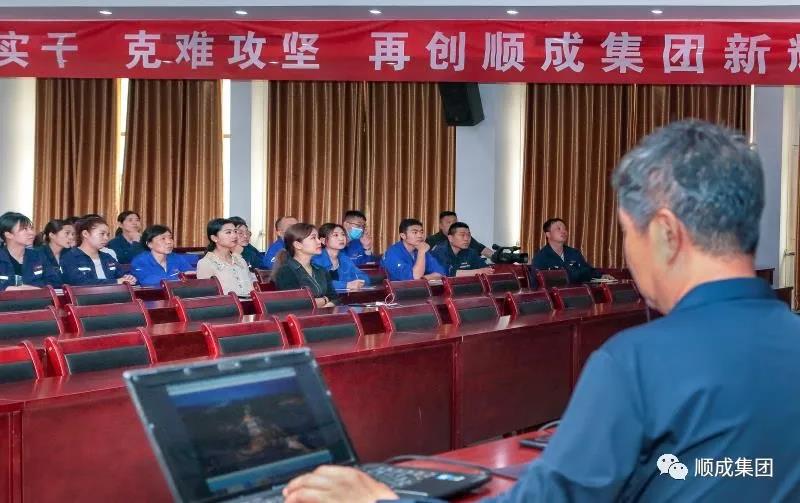 河南尊龙凯时集团举行通讯员摄影手艺培训班